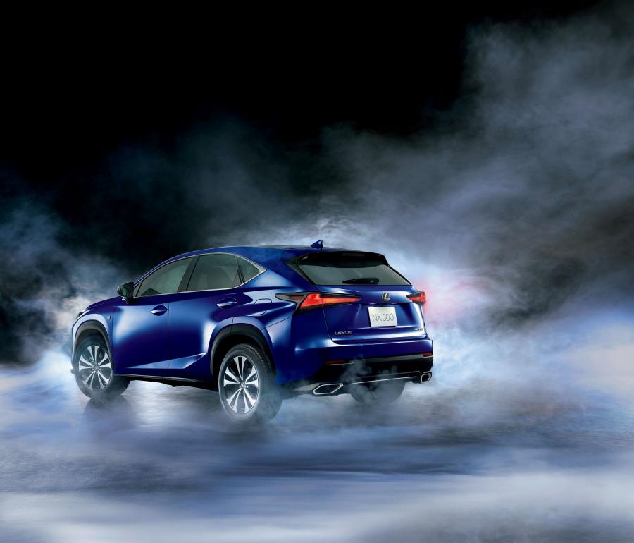  Lexus NX300 F-Sport 2017 года  (JP) (фото 3 из 3)